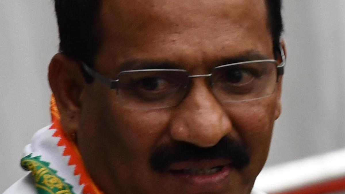 Karnataka Excise Minister directs officials to prevent production of illicit liquor, hooch in Yadgir district