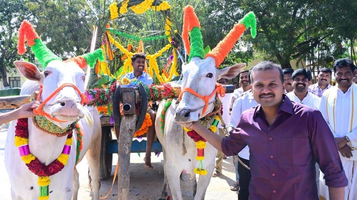 Police celebrate Sankranti with community bonding in Puttaparthi