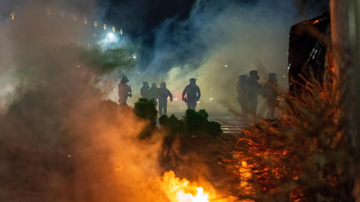 Tensions flare in Minnesota as protesters, federal agents repeatedly square off