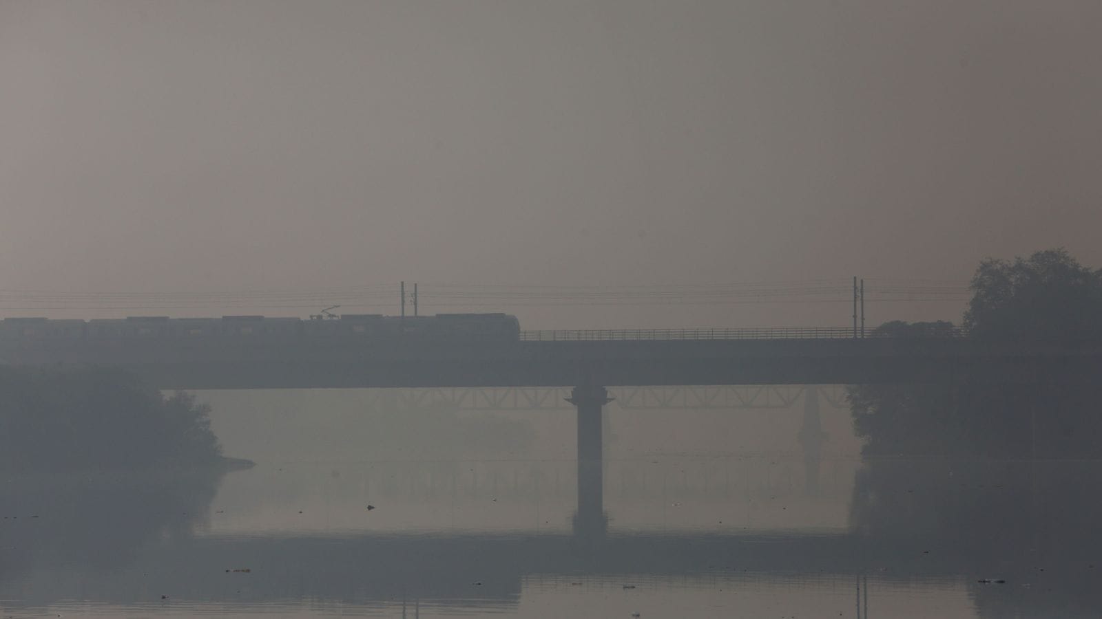 Delhi air quality remains ‘very poor’ with 356 AQI; Mumbai in ‘moderate’ category