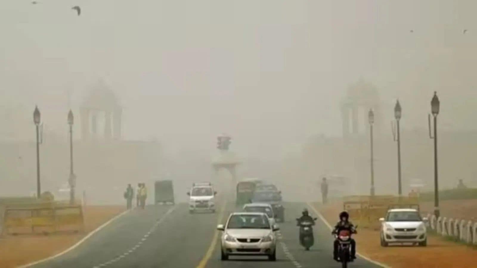 Delhi engulfed by smog as AQI plummets to ‘very poor’