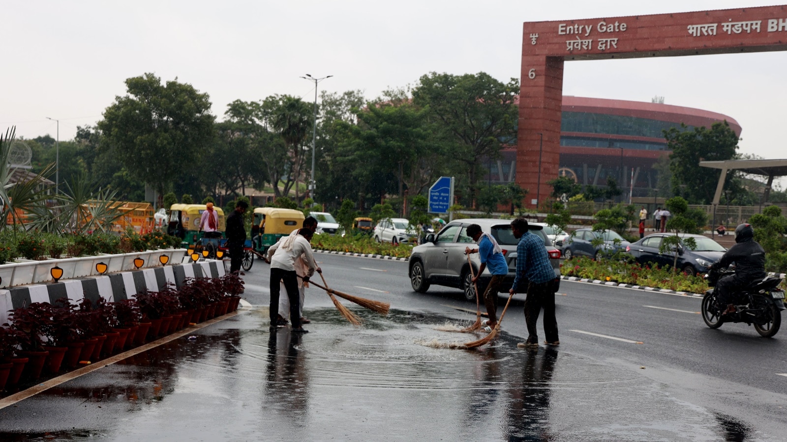 Rain lashes parts of Delhi-NCR; Jammu and Kashmir’s Kupwara receives fresh snowfall