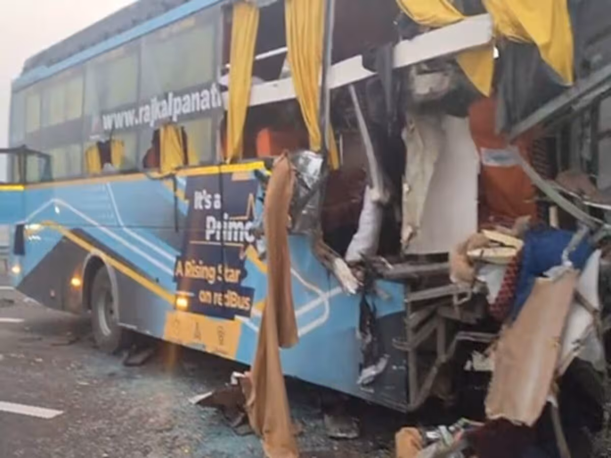 दिल्ली-मुंबई एक्सप्रेसवे पर फिर हादसा, कोटा में सवारियों से भरी बस अज्ञात वाहन से टकराई; 2 मरे