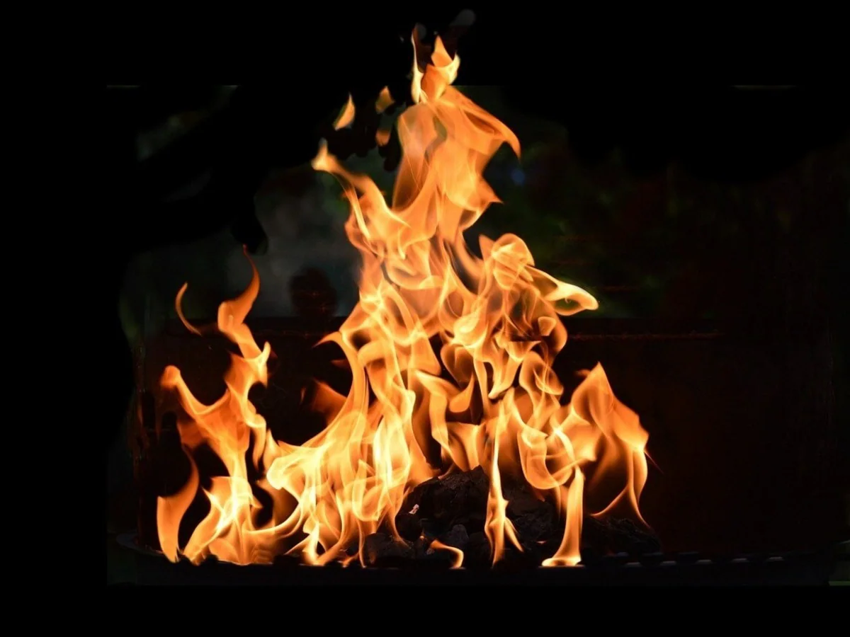 एक मिनट की टक्कर, दस मिनट की आग और उम्रभर का दर्द; दिल्ली-मुंबई एक्सप्रेस-वे पर कैसे भस्म हुई 3 ज़िंदगी