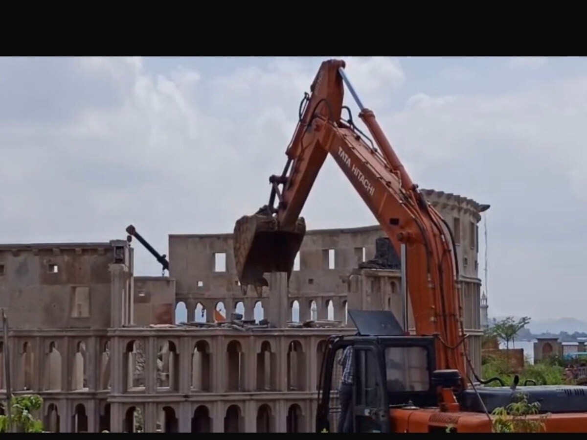 राजस्थान: अजमेर में 12 करोड़ की लागत से बना सेवन वंडर्स मलबे में तब्दील, 7 अजूबे ध्वस्त