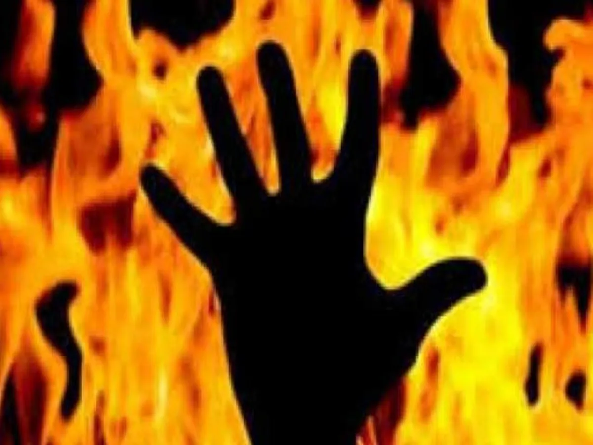 रुपये नहीं मिले तो केरोसिन डालकर बुजुर्ग ने लगाई आग, इलाज के दौरान दम तोड़ा