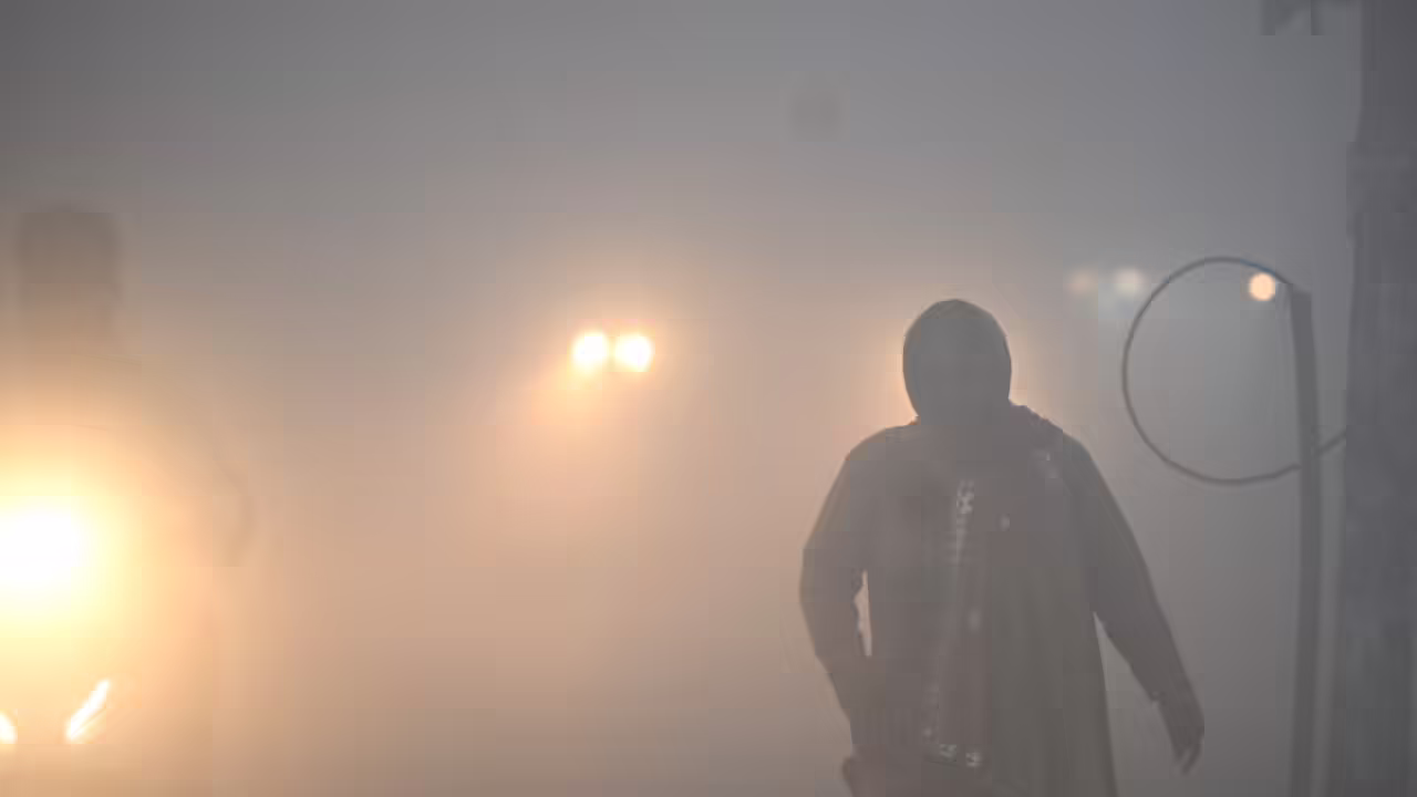 Delhi air pollution crisis: AQI remains very poor; 7 areas slip into ‘severe’ zone, Narela worst at 418