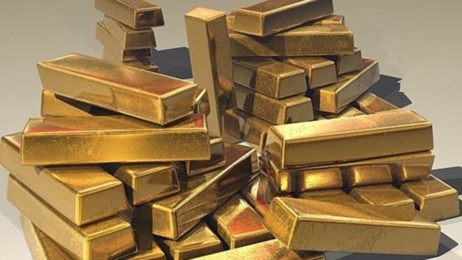 Gold loan vs selling: Which works better in a crisis?