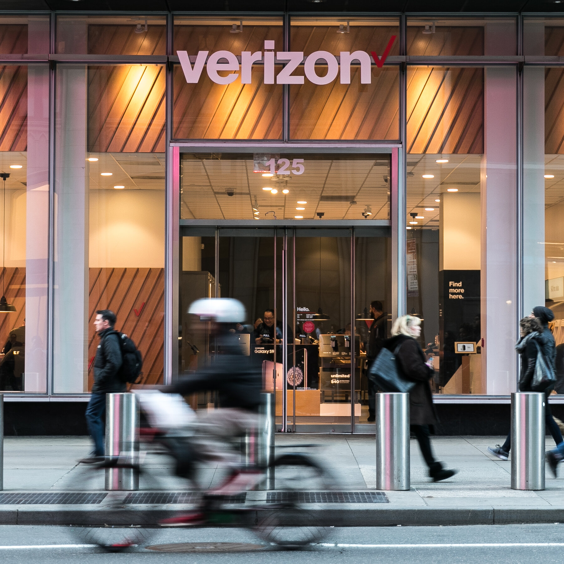 Some Verizon Users Not Impressed by $20 Credit After Outage