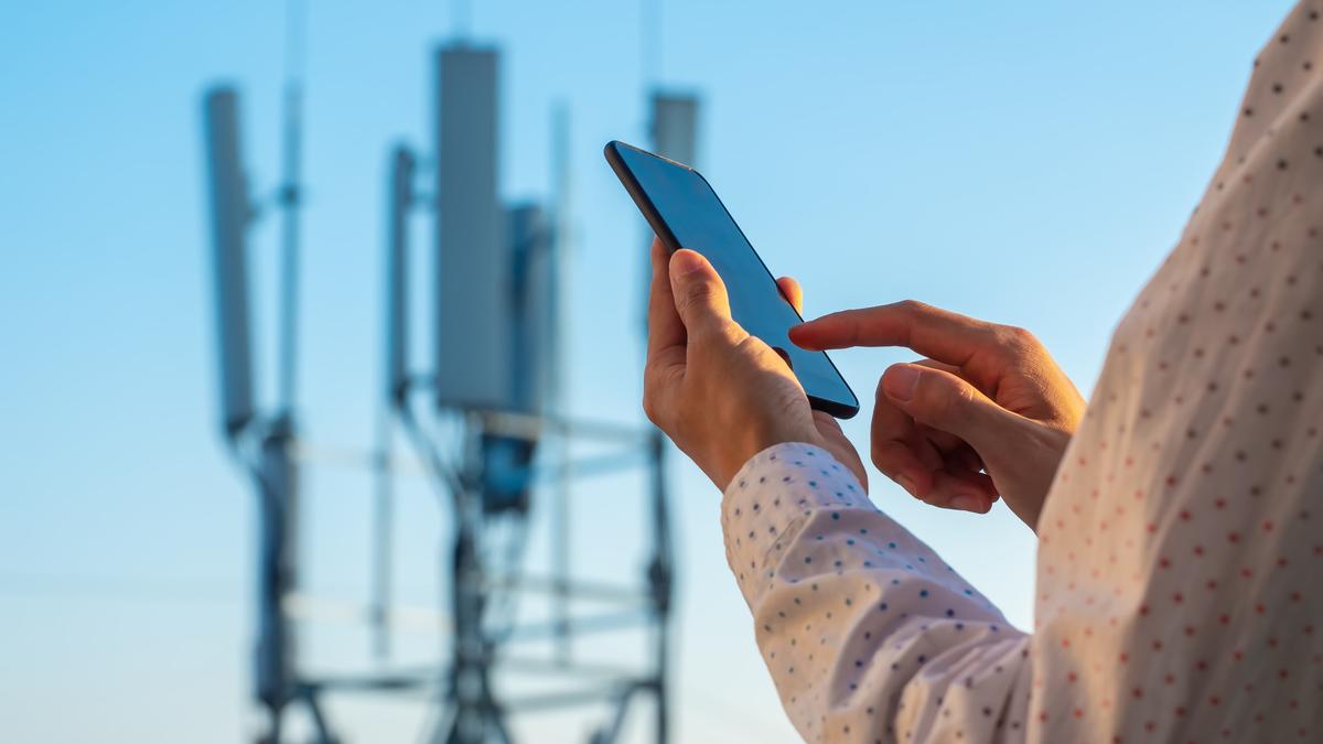 Centre proposes smartphone makers give source code in security overhaul