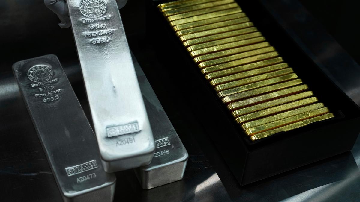 Gold surges as U.S. capture of Venezuela President spurs safe-haven demand