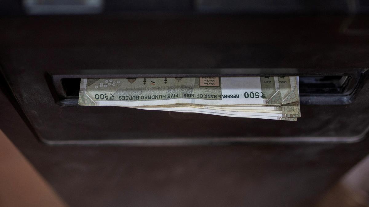 Forex reserves jump $3.293 billion to $696.61 billion