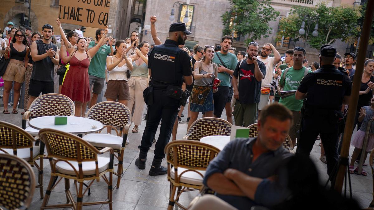 Cost of ‘overtourism’ in EU — more tourist beds, fewer homes | Data