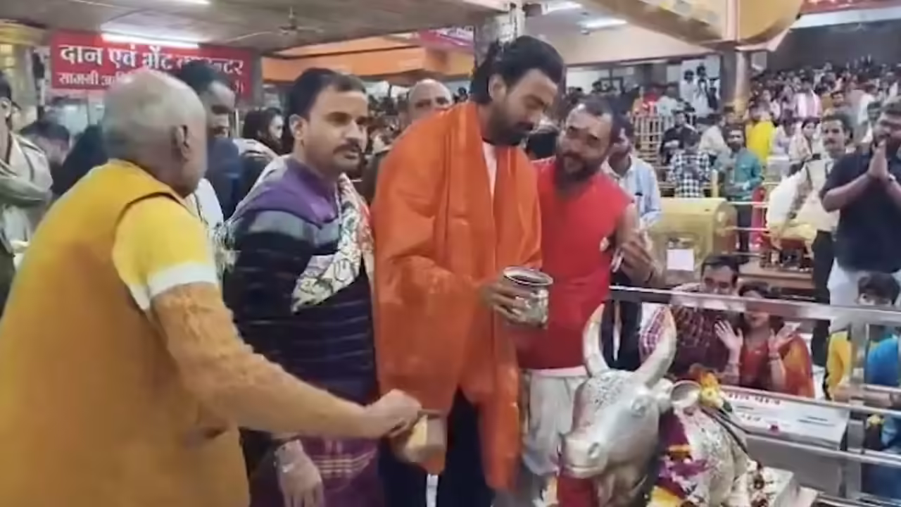 After Gambhir, Rahul visits Mahakaleshwar to seek blessings - Watch