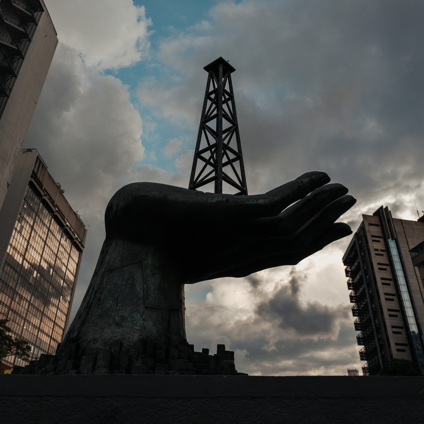 Wary of Investing in Venezuela, Big Oil Heads to the White House