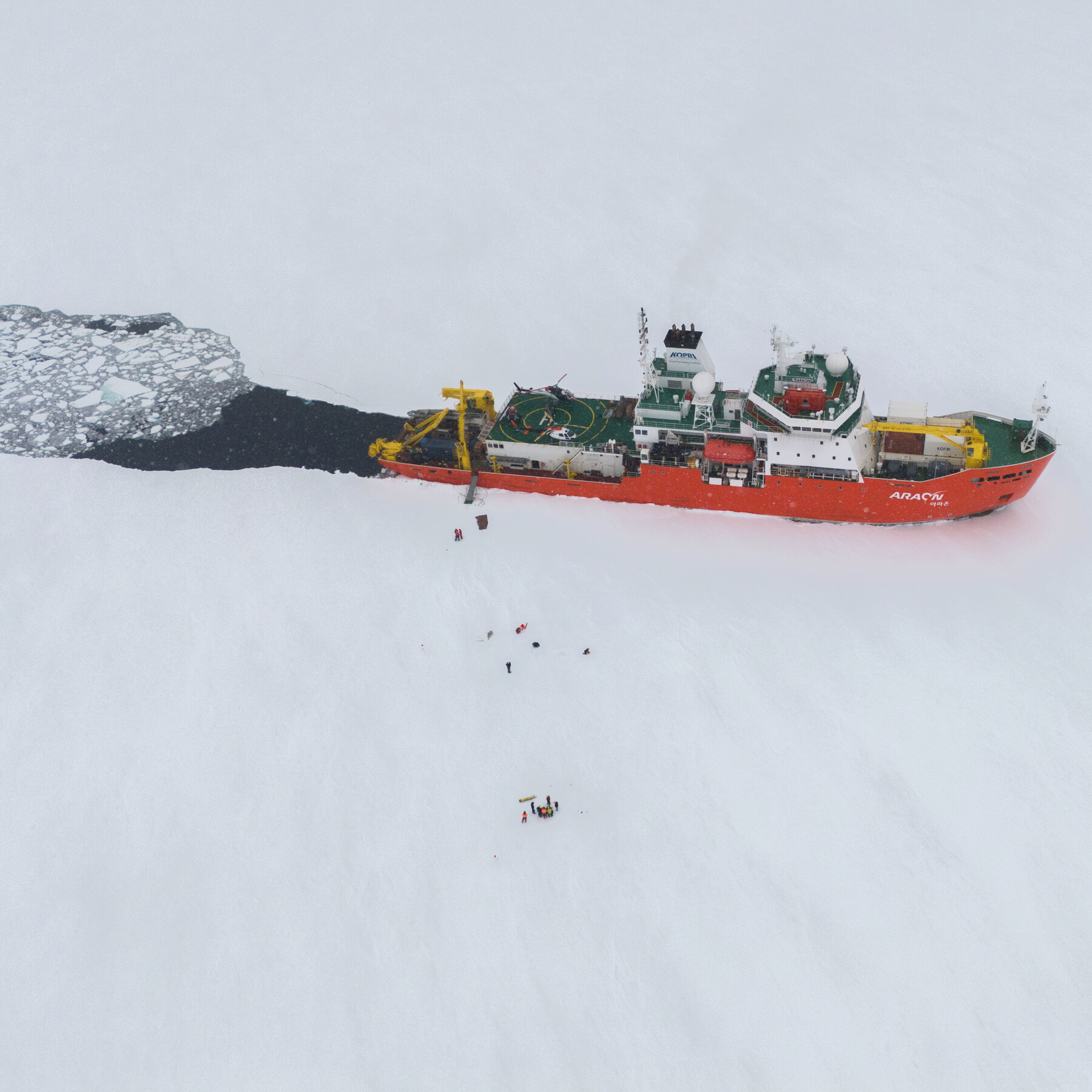 Weather Detours a Scientific Expedition to Antarctica’s Thwaites Glacier