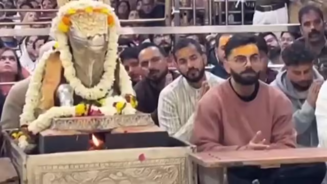 Virat Kohli chants 'Jai shree Mahakal' during visit to Mahakaleshwar Temple - WATCH