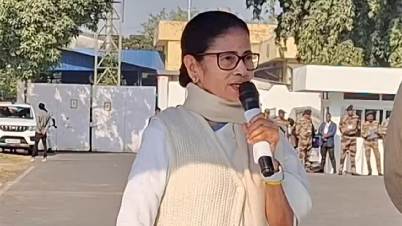 Mamata's attack on 'agencies': Bengal CM asks CJI to protect Constitution; inaugurates Jalpaiguri circuit bench