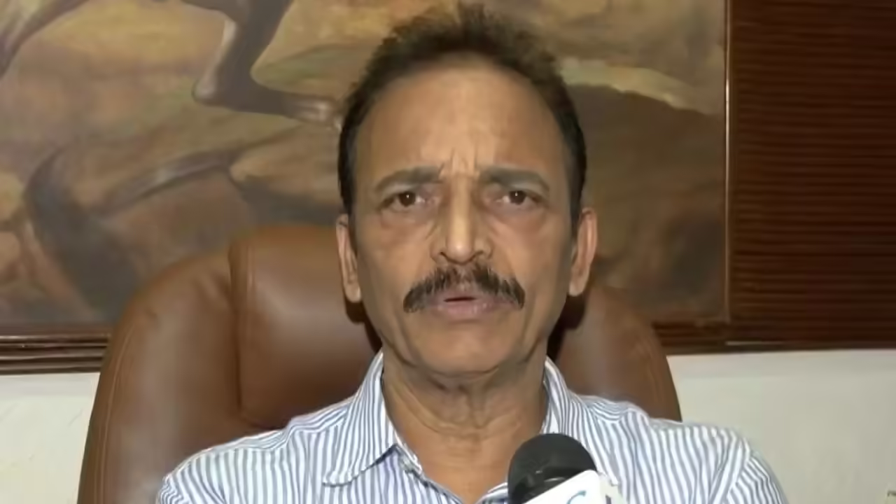 BMC polls: Ex-Mum Congress prez seeks Varsha Gaikwad’s resignation; show-cause notice issued