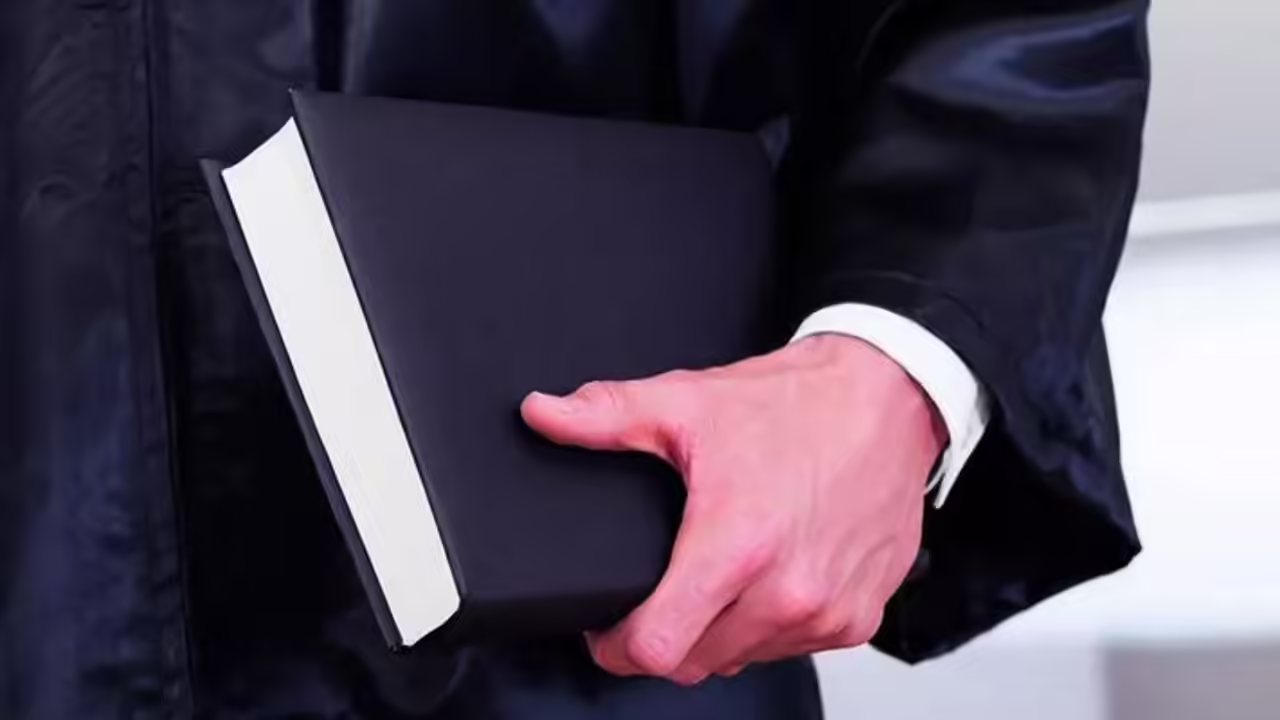 CIC: Lawyers can't use RTI for cases they are handling