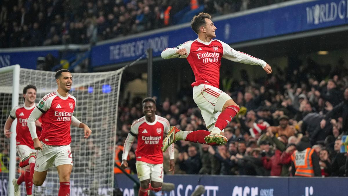 League Cup semifinal: Advantage Arsenal after win at Chelsea