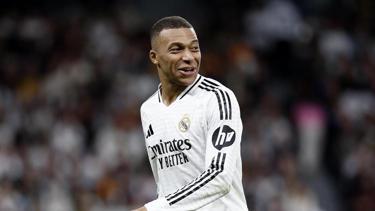 Real Madrid star Kylian Mbappé sidelined with knee injury