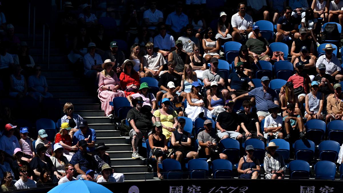Australian Open: Fans frustrated by long queues, ticket sales halt on day one