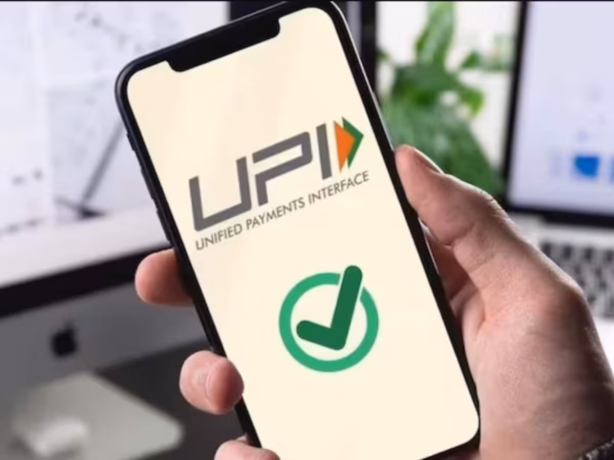 UPI से पेमेंट लेकर कैसे परेशानी में फंस रहे दिल्ली के दुकानदार, कारोबार पर क्या असर?