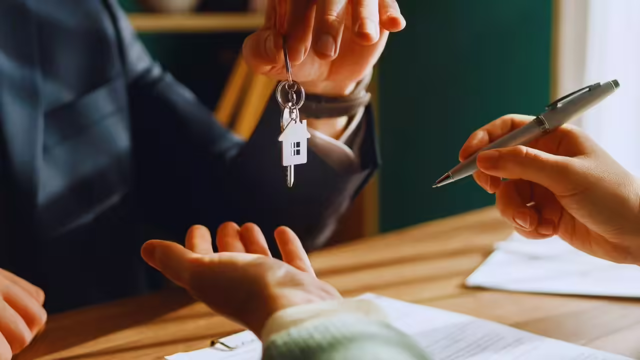 Apartment vs Independent House: Which is a better option to choose and why