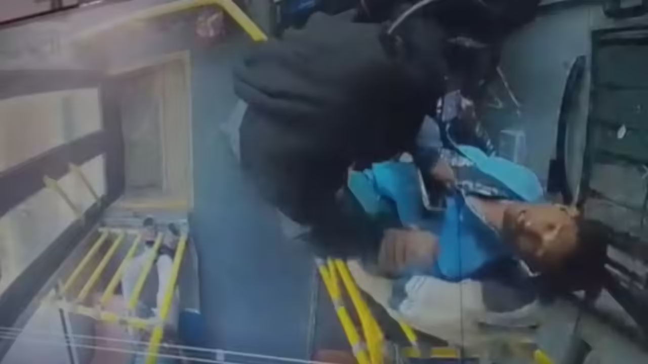 Surat bus violence: Woman grabs driver by collar, hits him with phone for not halting bus