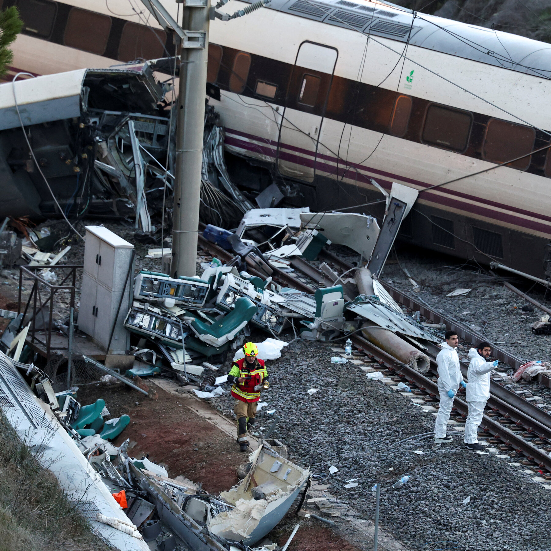 Live Updates: At Least 39 Are Dead in High-Speed Train Crash in Spain