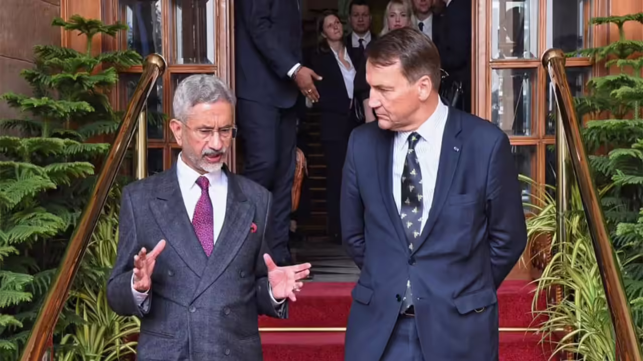 ‘Unfair &amp; unjustified’: Jaishankar hits out at ‘selectively targeted’ Russian oil tariffs - what he told Polish FM