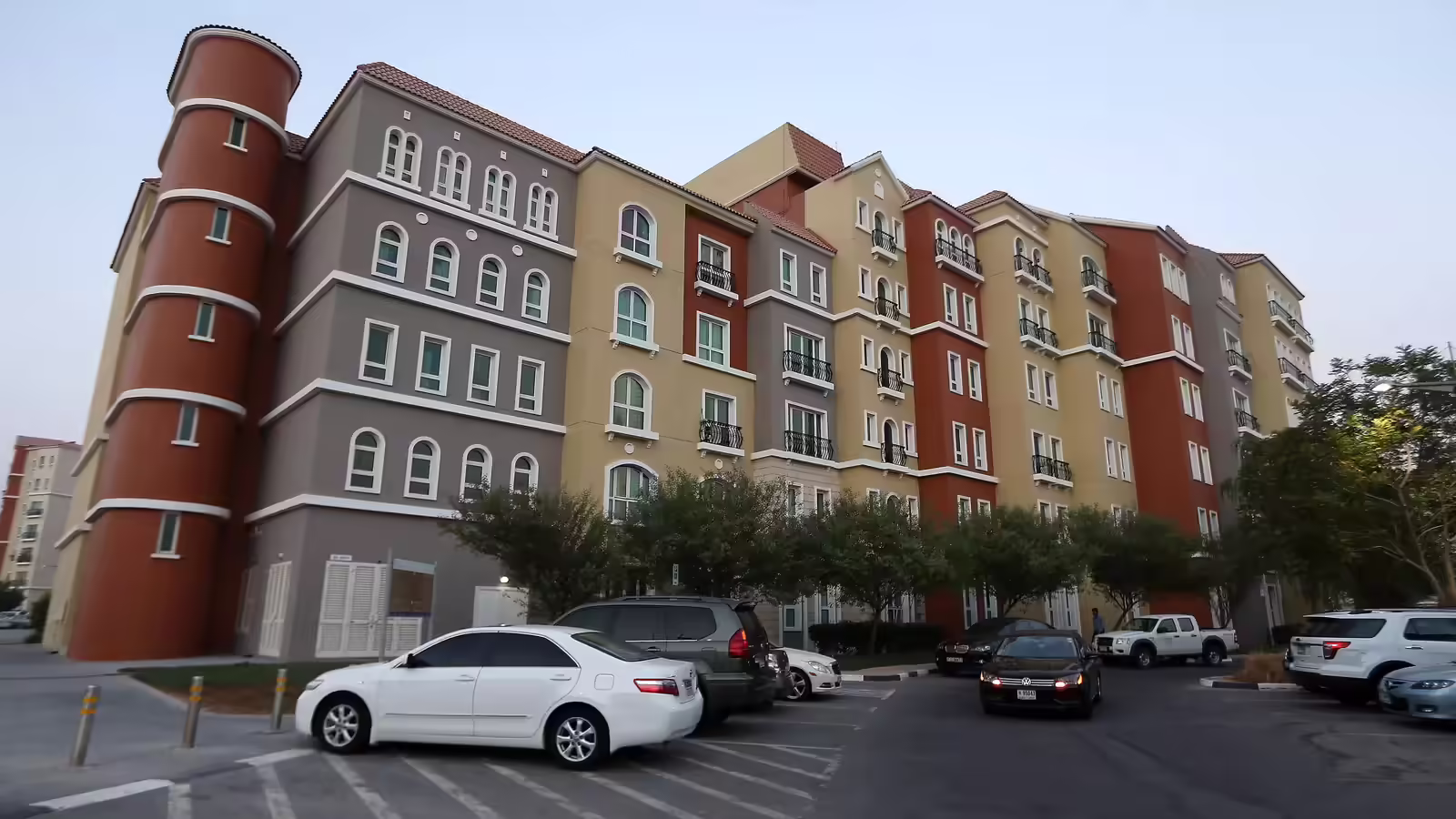 Dubai issues warning over illegal parking deals in Discovery Gardens