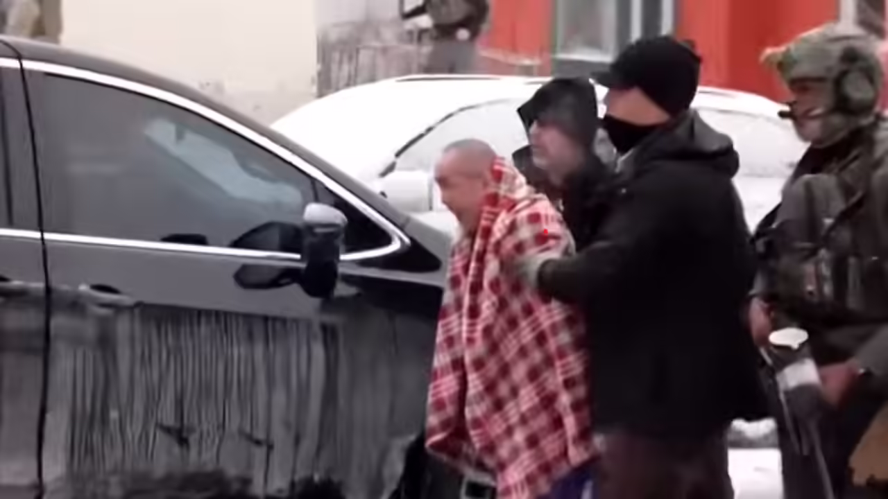 'I was shaking': Man pulled from Minnesota home in underwear by ICE