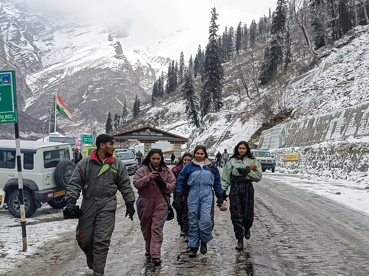 हिमाचल जाने वाले टूरिस्ट ध्यान दें! ऊंचाई वाले इलाकों में सख्त एडवाइजरी; पुलिस की भी चेतावनी