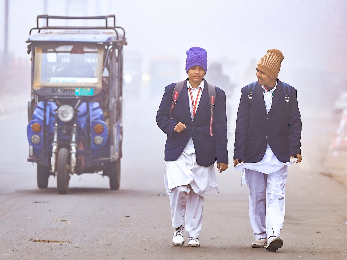 उत्तराखंड में हाड़ कंपाने वाली सर्दी का सितम, स्कूलों में छुट्टी बढ़ी; बारिश-बर्फबारी की गुड न्यूज भी आई