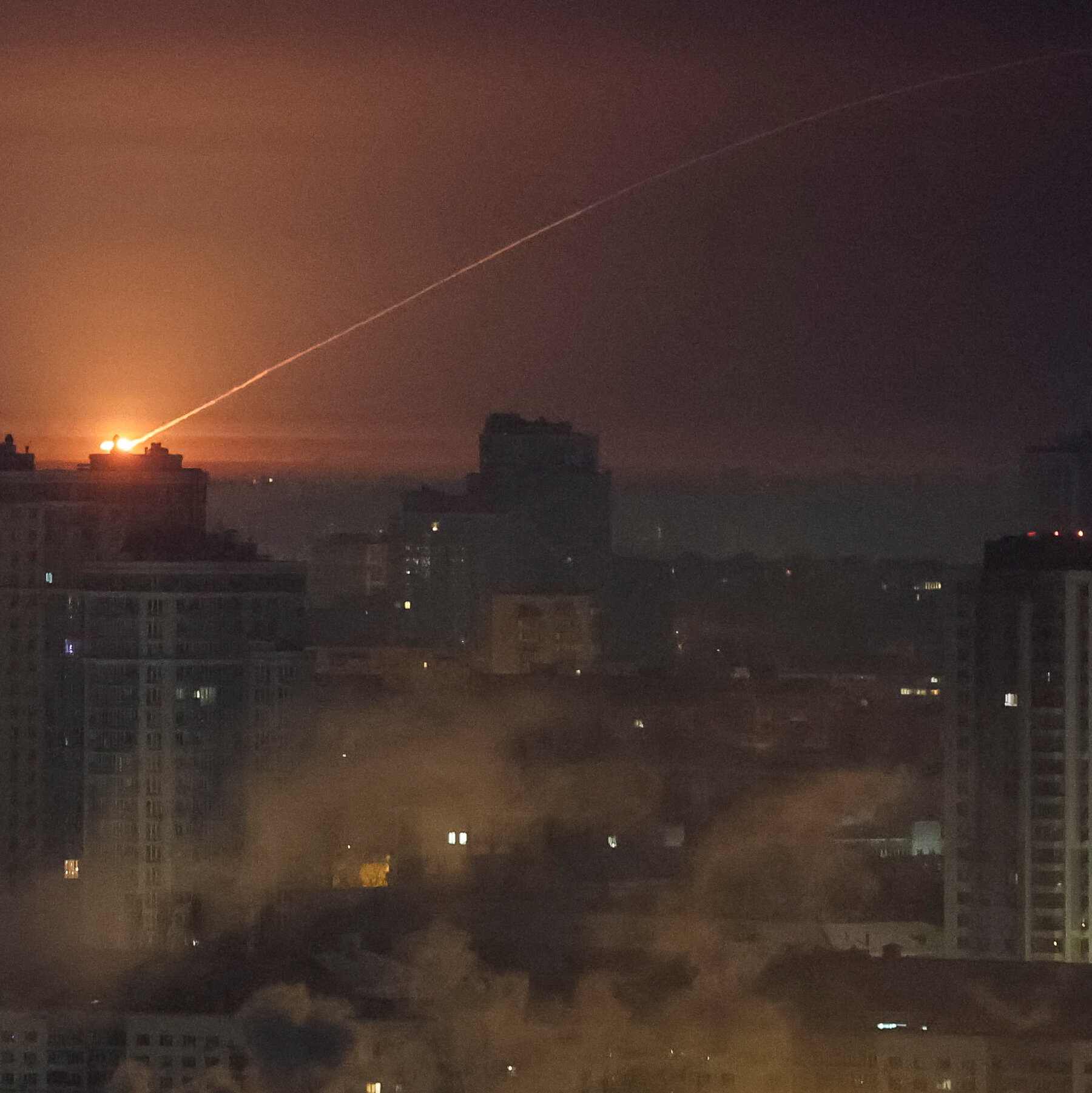 Fresh Russian Strikes Cut Heat to Thousands in Ukraine’s Freezing Capital