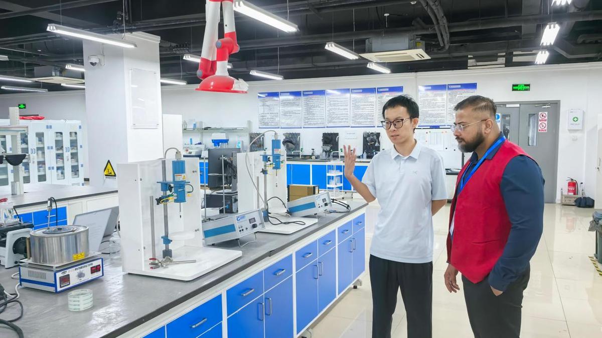 Apple leaf waste yields green anti-corrosion solution for metals