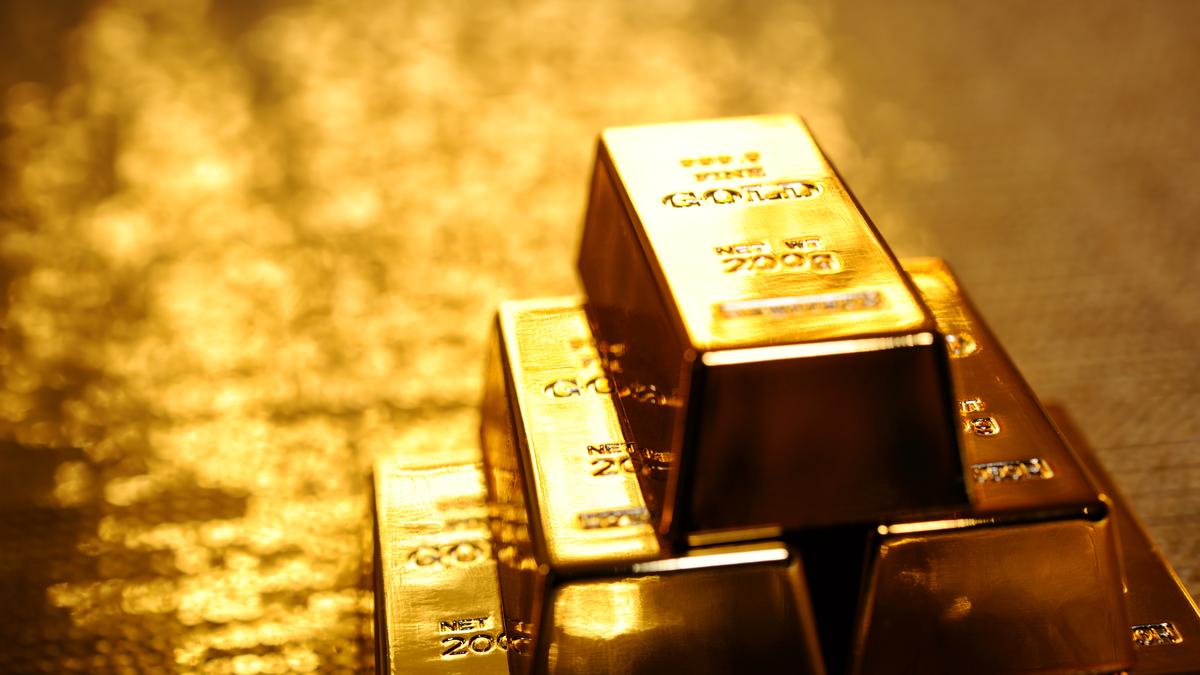 Gold blazes trail beyond $4,700/oz to record high as safety rush fuels demand