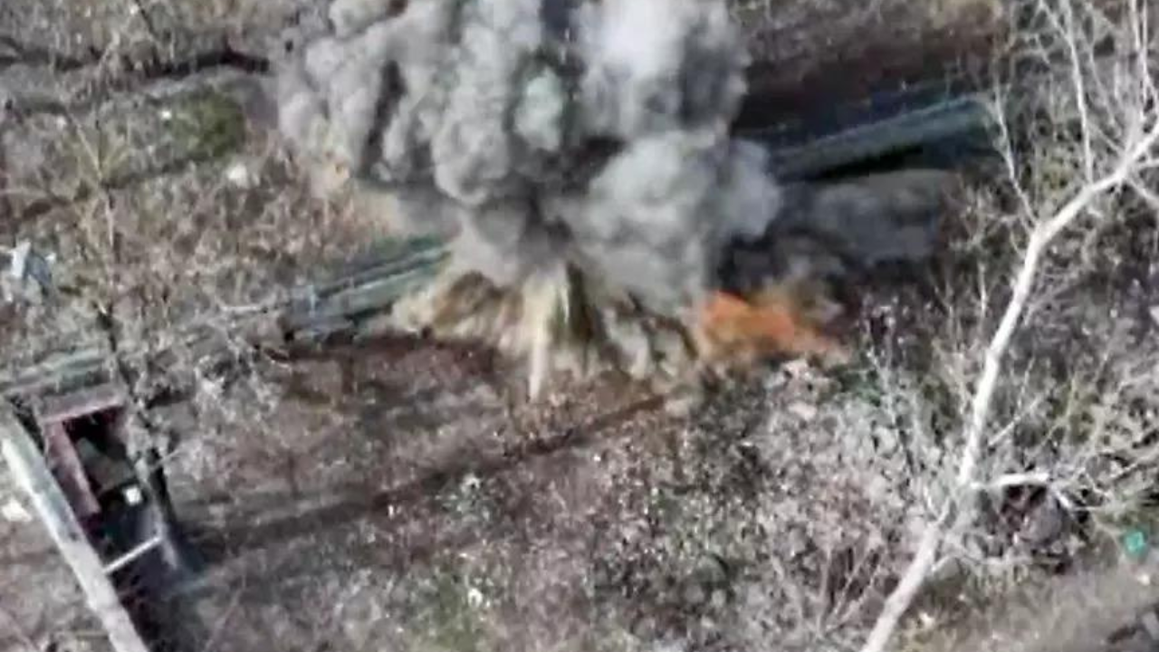 J&amp;K: IED detected on Srinagar-Baramulla highway; destroyed