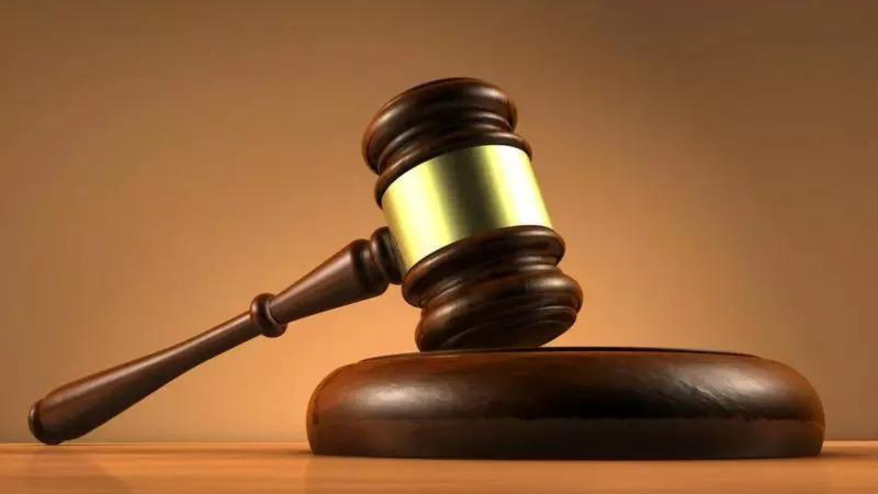 Time spent together 65 days; legal battle: 13 yrs &amp; 40 cases