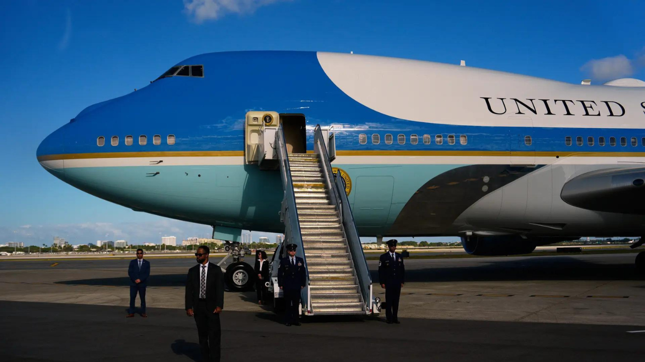 Trump's plane makes U-turn: President's flight to Davos returns after takeoff - what went wrong?