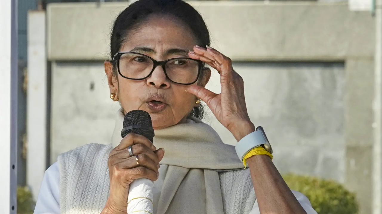 No hassle over ‘logical discrepancies’: CM Mamata backs new SC directives on SIR; urges officials to ease voter hearings