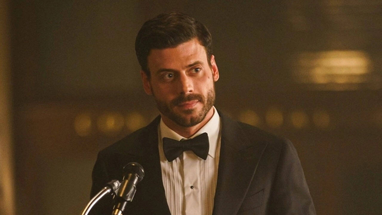 Who slid into the DMs of 'Heated Rivalry' Star François Arnaud?