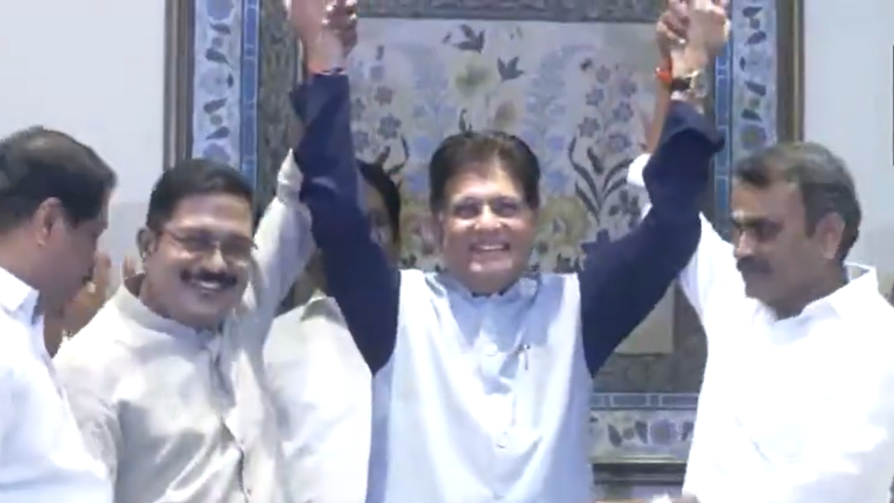 Dhinakaran rejoins NDA: AMMK chief meets Piyush Goyal; hopes to bring back 'Amma's rule'