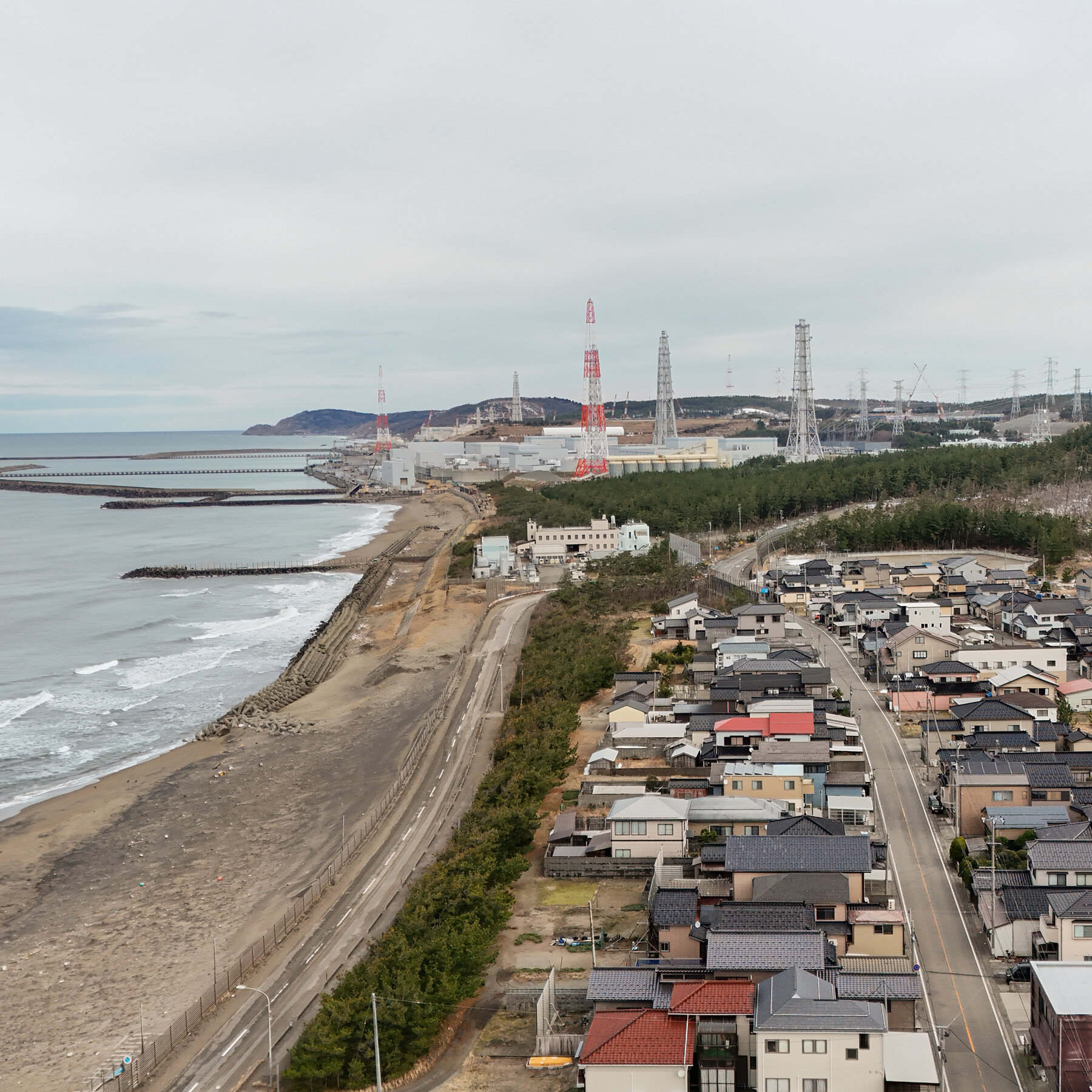 An Anxious Japan Restarts the World’s Biggest Nuclear Plant
