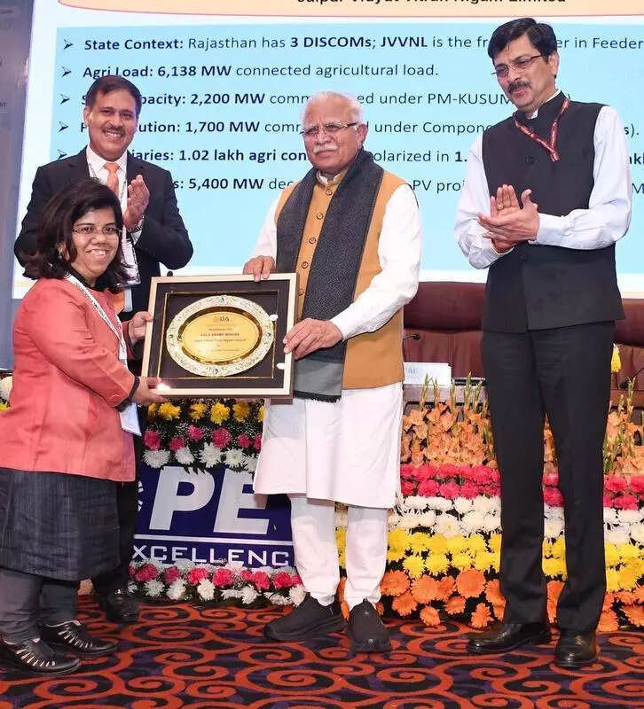 Discoms win gold award for solarising agri sector