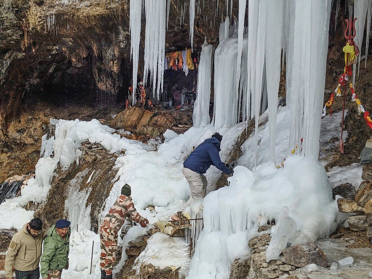 उत्तराखंड में आज से बदल रहा मौसम, 5 दिनों तक बारिश और बर्फबारी, पहाड़ों में झरने जमे
