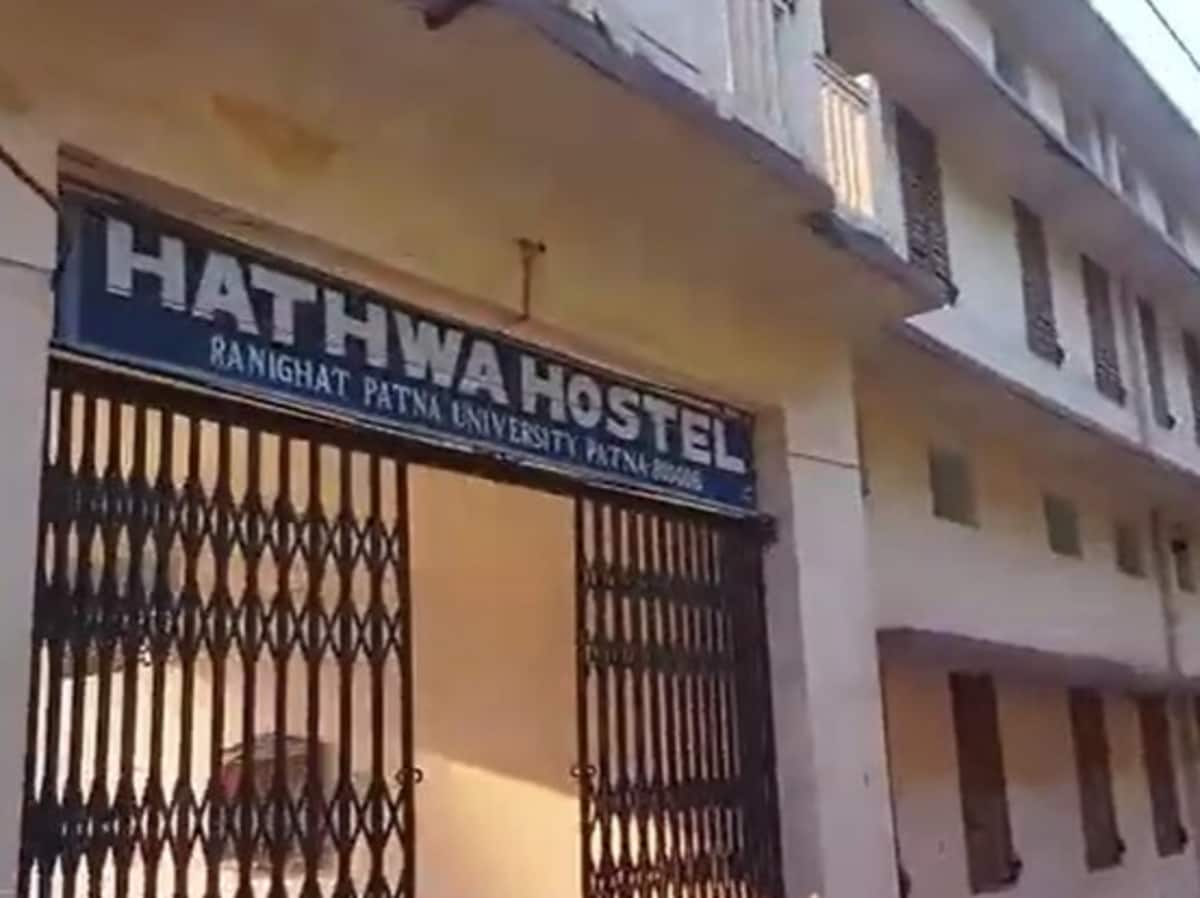 पटना के हथुआ हॉस्टल में 40 बम और पेट्रोल, पुलिस की रेड में 7 छात्र भी अरेस्ट