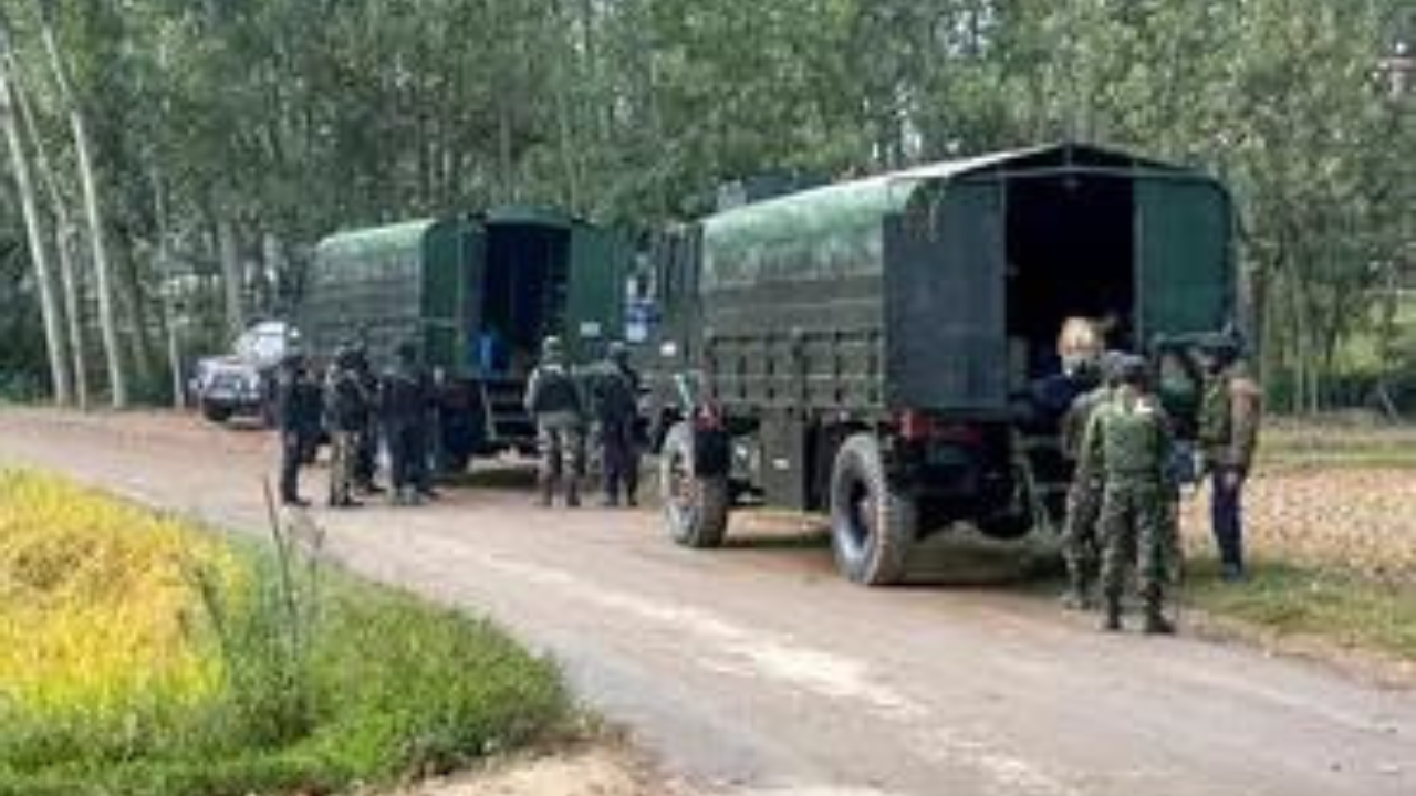 J&amp;K: Army vehicle plunges into 200-feet gorge; 10 personnel killed